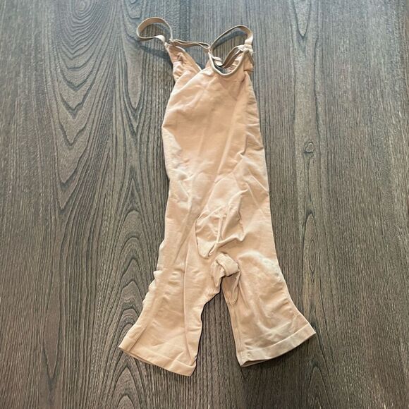 NWOT Skims Sculpting Bodysuit Mid Thigh Open Gusset - Size S/M - Picture 2 of 3